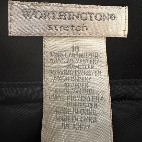 Worthinfton Classic Black Pencil Skirt - size 18 - Picture 3 of 5